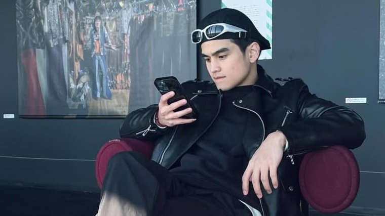 dakilangslut's tweet photo. yall just hear me out 😭😭😭😭 or it's js the vibesszsz https://t.co/HduzlK31Rv