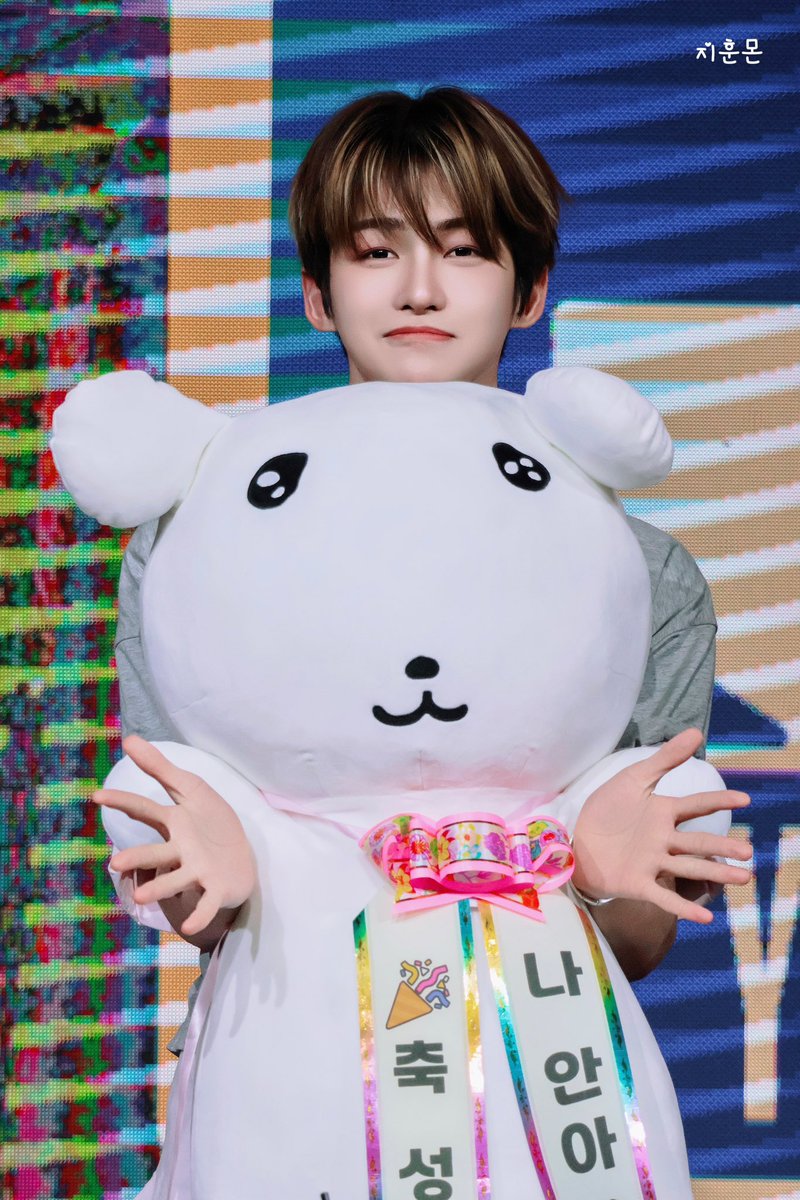 jihoonmon's tweet photo. 250517

나 안아…🥺

#JIHOON #지훈 #한지훈 #TWS #투어스 https://t.co/l2cEFGJ6lD