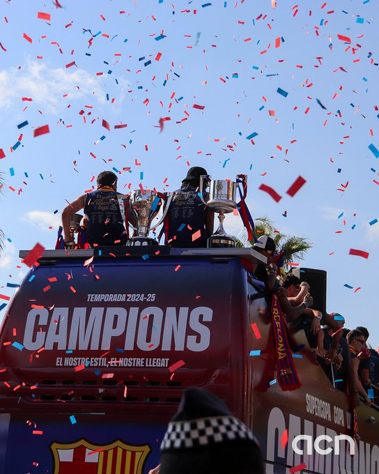 LaNuevaEraFCB_'s tweet photo. 🔥Para celebrar que somos CAMPEONES DE LIGA, los amigos de @InfoSport010  y yo sorteamos una camiseta del Barça🎉 

✅ Para participar:  
• Dale RT🔁 y MG al tweet❤️   
• Sigue a @InfoSport010  y @LaNuevaEraFCB_  
• Menciona a un amigo(Cuantos más amigos más probabilidades)👥 https://t.co/nMJEJN9YBz