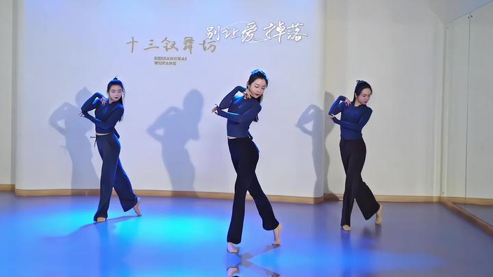 rigct59775284's tweet image. "Don’t Let Love Wither" | Chinese Dance Performance
Experience the poetic grace of traditional Chinese dance in "Don’t Let Love Wither"—a captivating piece that blends delicate movements with emotional storytelling.
#ChineseDance #CulturalArts #DontLetLoveWither #DanceLovers