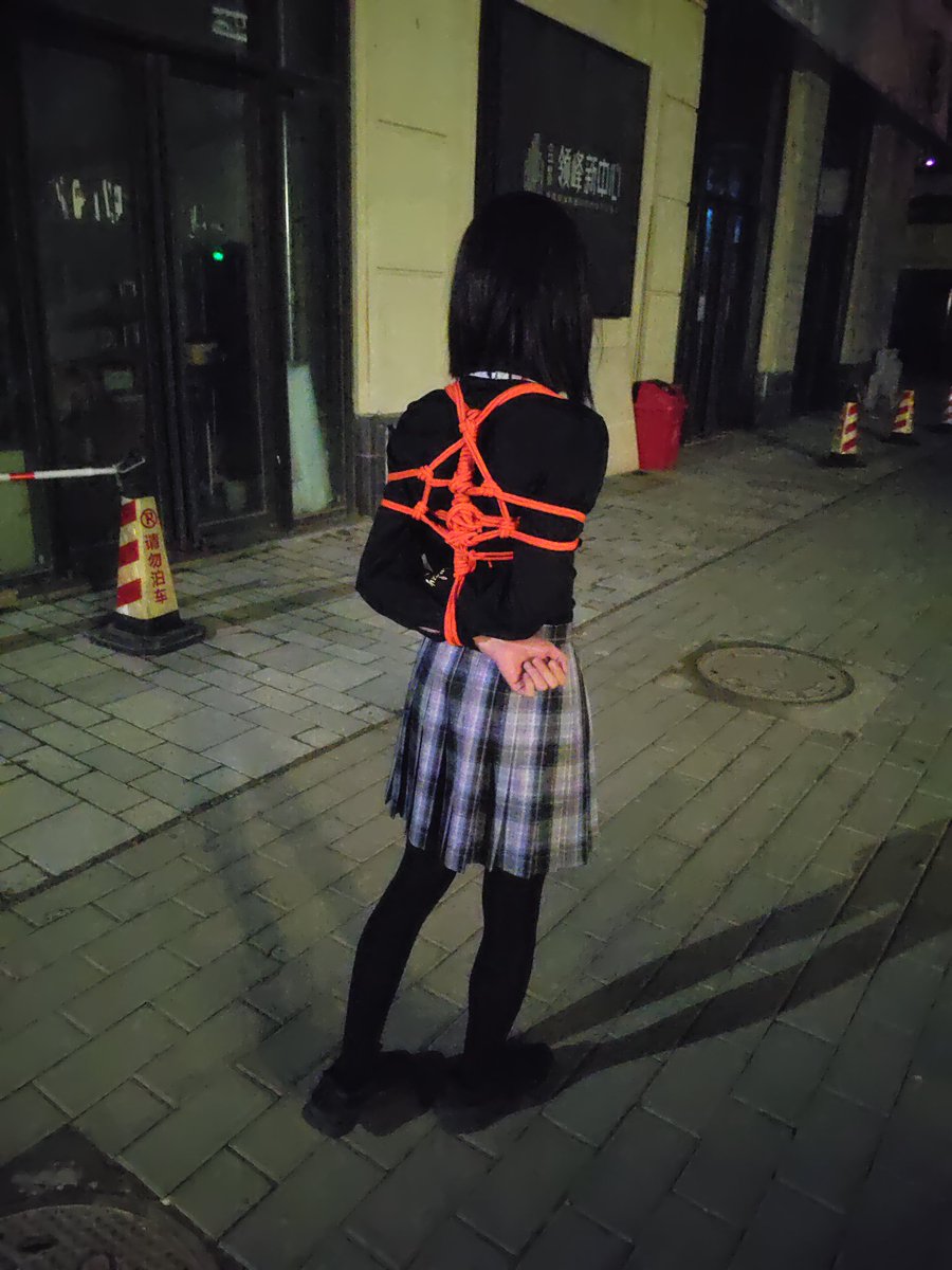 绳 <a href="/naks_louis/">ZAKUUL</a>