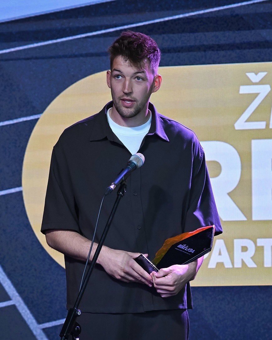 Here we are.. Not saying I carried the team this season but my back hurts more than my legs .. Thanks mom for the 37 votes and also thanks to all the fans for voting for me 🫡❤️