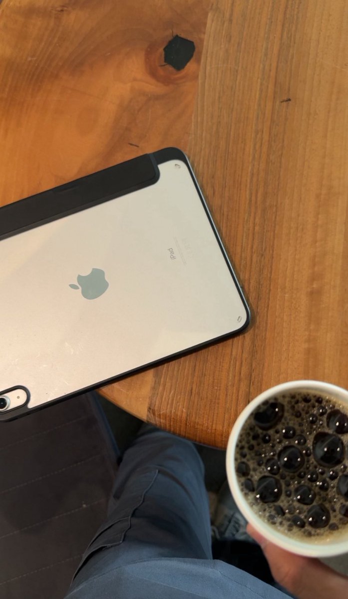 تشيخ الذكريات والأفكار مثل البشر تمامًا، غير أن هُناك أفكاراً لا تشيخ ابداً وذكريات لا يمكن أن تتلاشى.