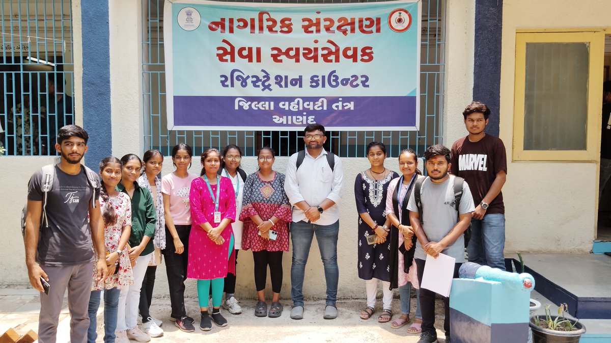 InfoAnandGoG's tweet photo. આણંદ:નાગરિક સંરક્ષણ(સિવિલ ડિફેન્સ) માં જોડાવા યુવાઓ સહિત નાગરિકોમાં અદકેરો ઉત્સાહ

સિવિલ ડિફેન્સ આકસ્મીક સંજોગોમાં યુવાઓને રાષ્ટ્ર પ્રત્યે પોતાનો નાગરિક ધર્મ અદા કરવાનો અવસર આપે છે : આસીમ ખેડાવાલા

કોલેજમાં અભ્યાસ સાથે દેશ સેવા કરવાનો અનોખો અવસર પ્રાપ્ત થશે:વિધાર્થીની નિલમ- તનિષા https://t.co/h7XGoKXTHZ