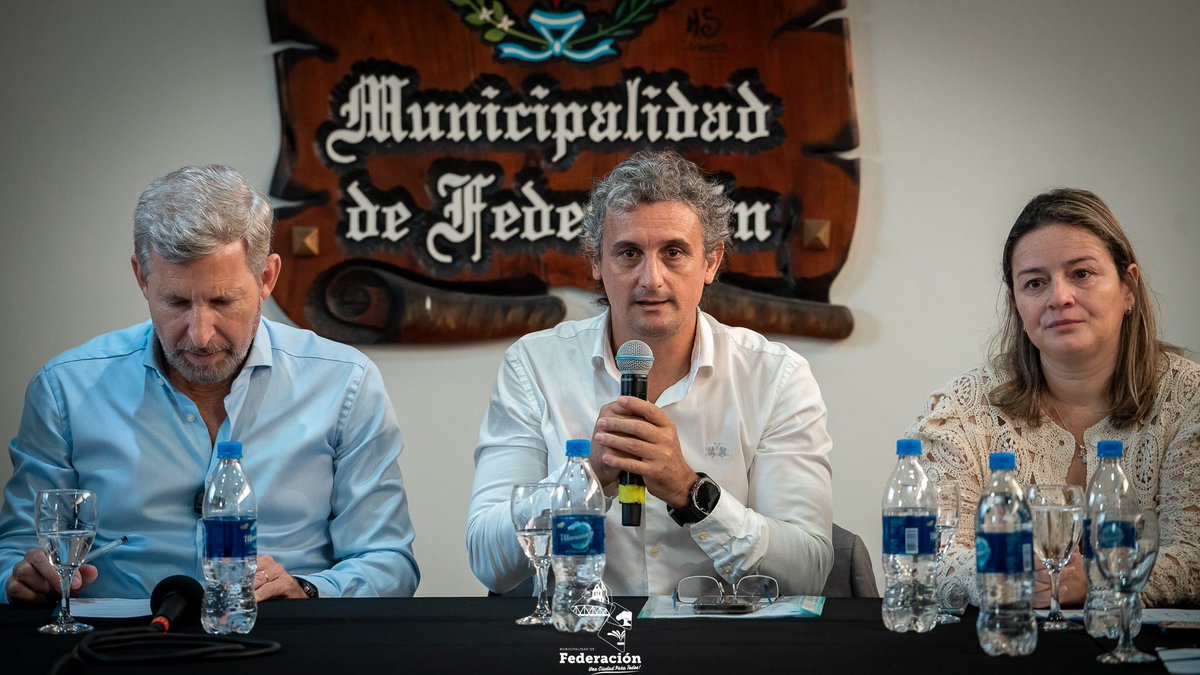 federacionmuni's tweet photo. Posteriormente, el Presidente Municipal Ricardo Bravo y el Gobernador Frigerio encabezaron una reunión conjunta entre los gabinetes municipal y provincial, donde se abordaron diversas temáticas que atañen a cada una de las áreas. https://t.co/3iFBpswgjB