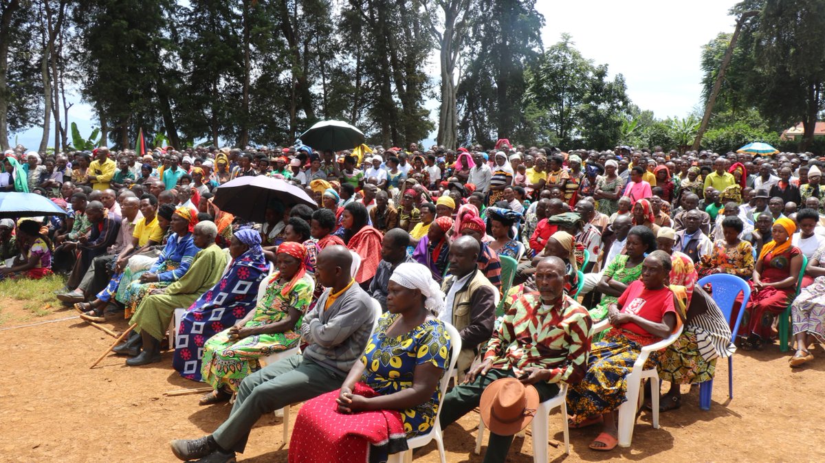 Kuri uyu wa Mbere, Guverineri wa <a href="/RwandaWest/">Western Province I Rwanda</a>
Hon. Ntibitura Jean Bosco, Umuyobozi w'Ingabo mu ntara y'Uburengerazuba, Major general Eugene Nkubito, barikumwe n'abandi bayobozi mu nzego zitandukanye, baganirije abaturage b'umurenge wa Shangi ku mutekano nyuma y'ubwicanyi bwakorewe