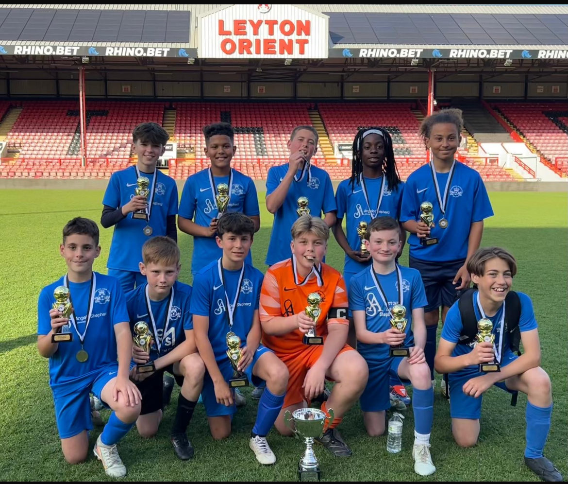 COLEBROOK ROYALS FC (@colebrookroyals) on Twitter photo Congratulations ๐ฅ The Under 12โs โฆ<a href="/leytonorientfc/">Leyton Orient FC</a>โฉ tournament winners.๐
Well done everyone. Fantastic achievement ๐๐ผ Congratulations ๐ฅ The Under 12โs โฆ<a href="/leytonorientfc/">Leyton Orient FC</a>โฉ tournament winners.๐
Well done everyone. Fantastic achievement ๐๐ผ
