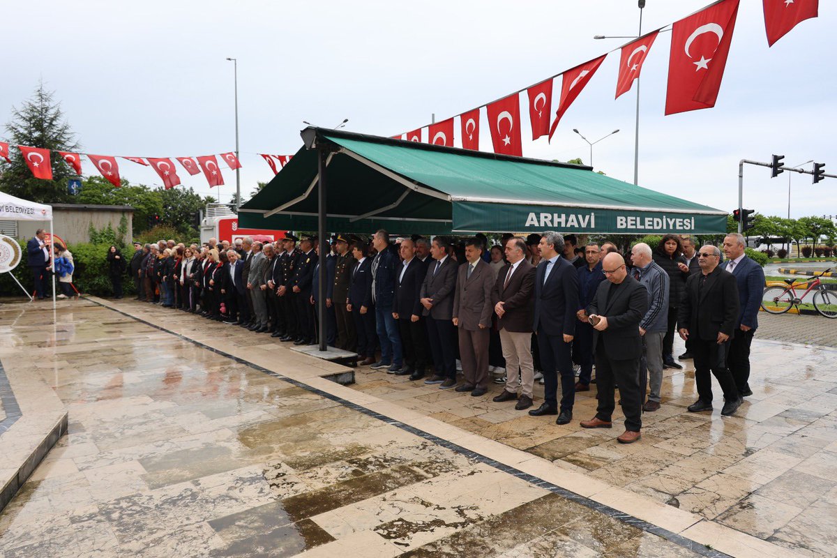 19 Mayıs Atatürk’ü Anma Gençlik ve Spor Bayramı İlçe Spor Müdürümüz Tanju ÖZKARA tarafından Atatürk Anıtına çelenk sunulmasıyla başladı.

@oa_bak 
@gsbgenclik