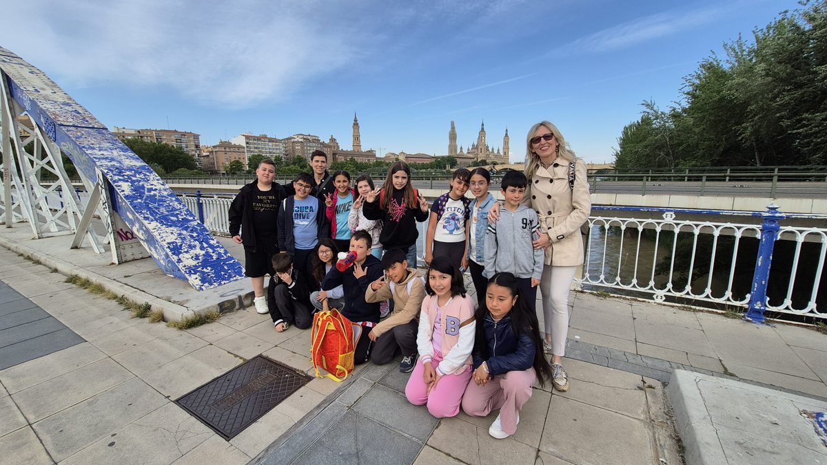 cpleszaragoza's tweet photo. 🥢PUERTO FLUVIAL🥢
Esta mañana los alumnos y alumnas de 4°B de #EducacionPrimaria han visitado el museo del puerto fluvial y además, se han convertido en alfareros de la época romana. ¡Lo han pasado genial! #LaEstrellaEsMiCole https://t.co/Cfb8ls33MO