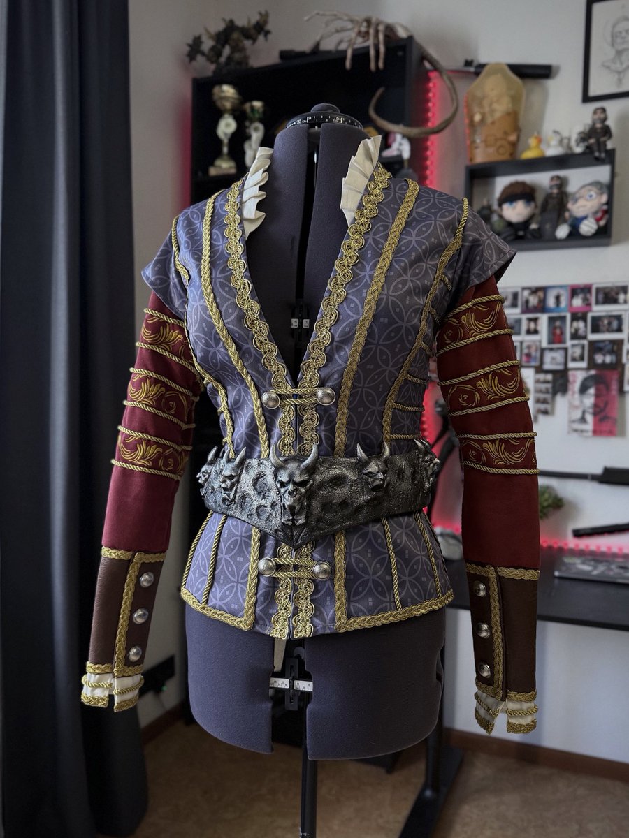 I finished fem!Raphael's jacket!