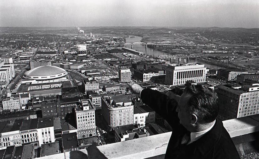 Nashville Mayor Beverly Briley viewing the downtown area from atop the observation deck of the Life and Casualty Insurance Company, circa the 1960s. 
-
Photo is from the Metro Nashville Archives.