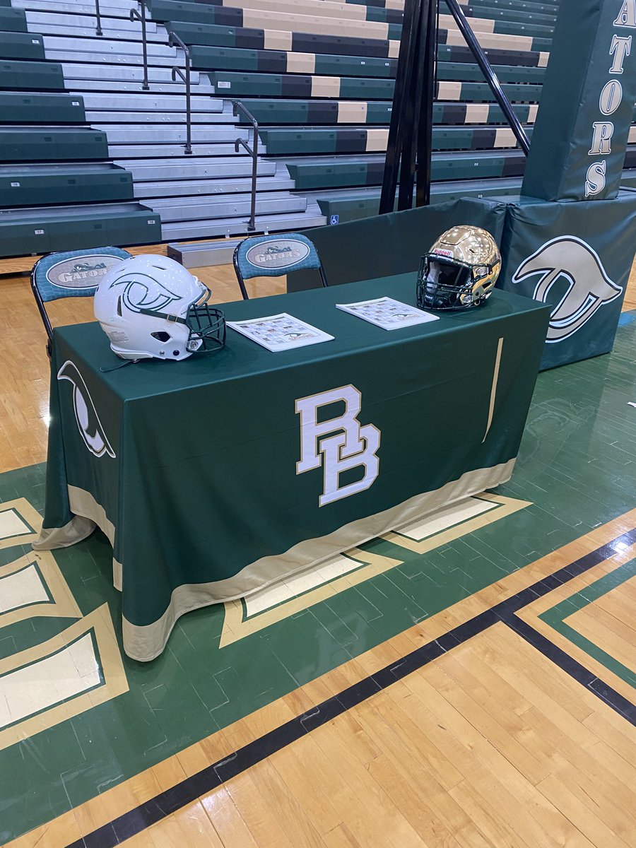 PatrickKoone's tweet image. Great day yesterday! Enjoyed working with coaches and players from across the state @CoachesCombines. Then showcasing @RBGatorFootball players at the @SCFCA1 recruiting fair! #GROWTH