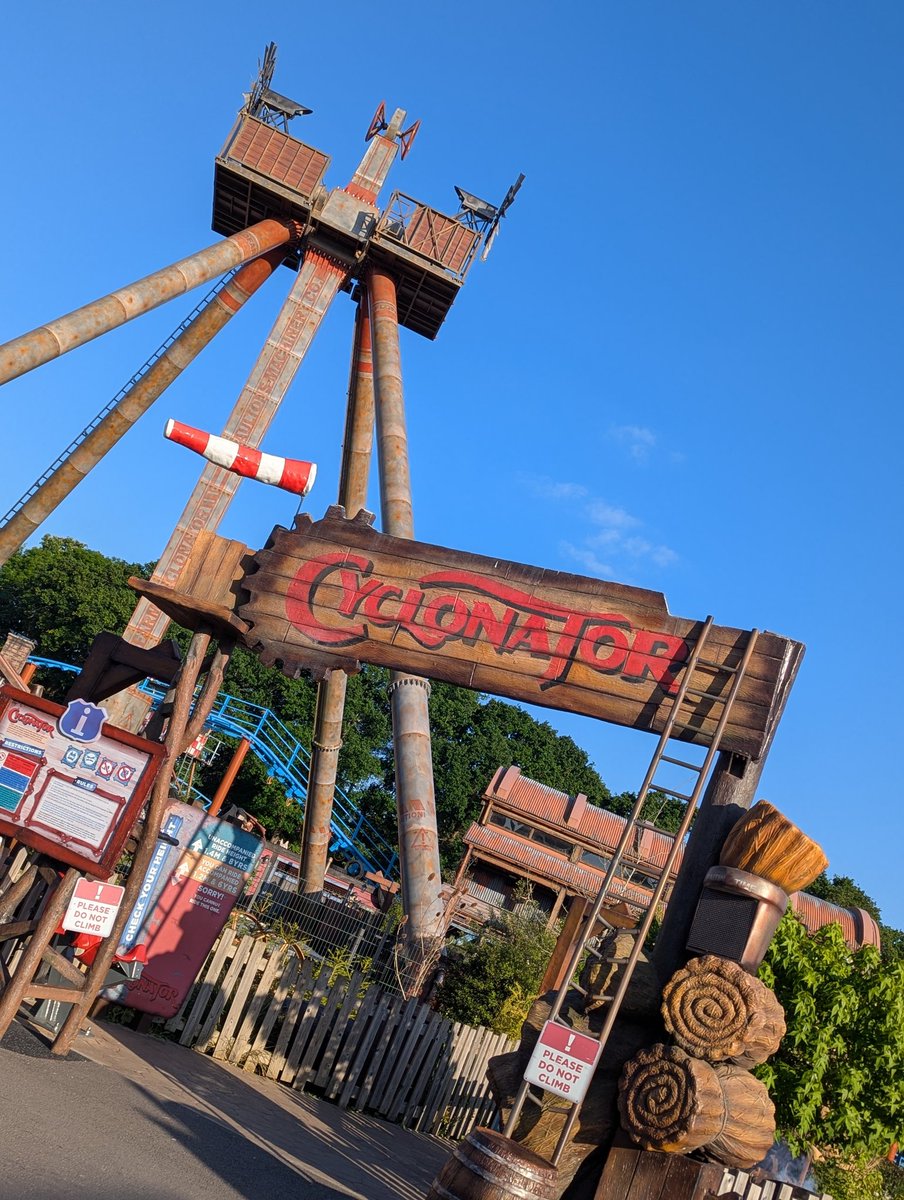 PaultonsPulse's tweet photo. What are your thoughts on Cyclonator?
The Gyro Swing sends you swinging 25 metres in the air with a spin cycle replicating a cyclone rushing through Tornado Springs!
#PaultonsPark #Cyclonator #TornadoSprings #GyroSwing #FlatRide #ThrillRide #Thrill #UkDaysOut https://t.co/ptlWl2Ctax