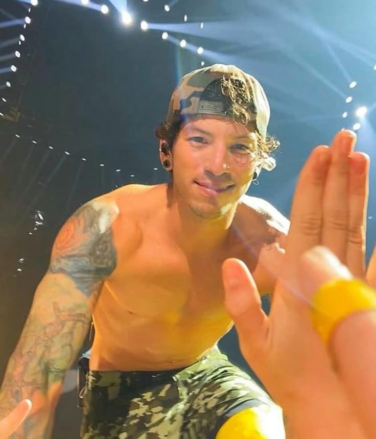 trying to revise and all i can think about is him I CANT DO THIS ANYMORE