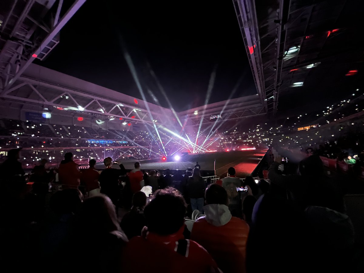 Bravo au LOSC pour sa qualification en Ligue Europa !
Grâce à l'Association des Ingénieurs, vous êtes 20 étudiants et ingénieurs à avoir assisté à la victoire du Losc contre le Stade de Reims
Voici quelques images du stade !

Pour la saison prochaine, de nouvelles offres !