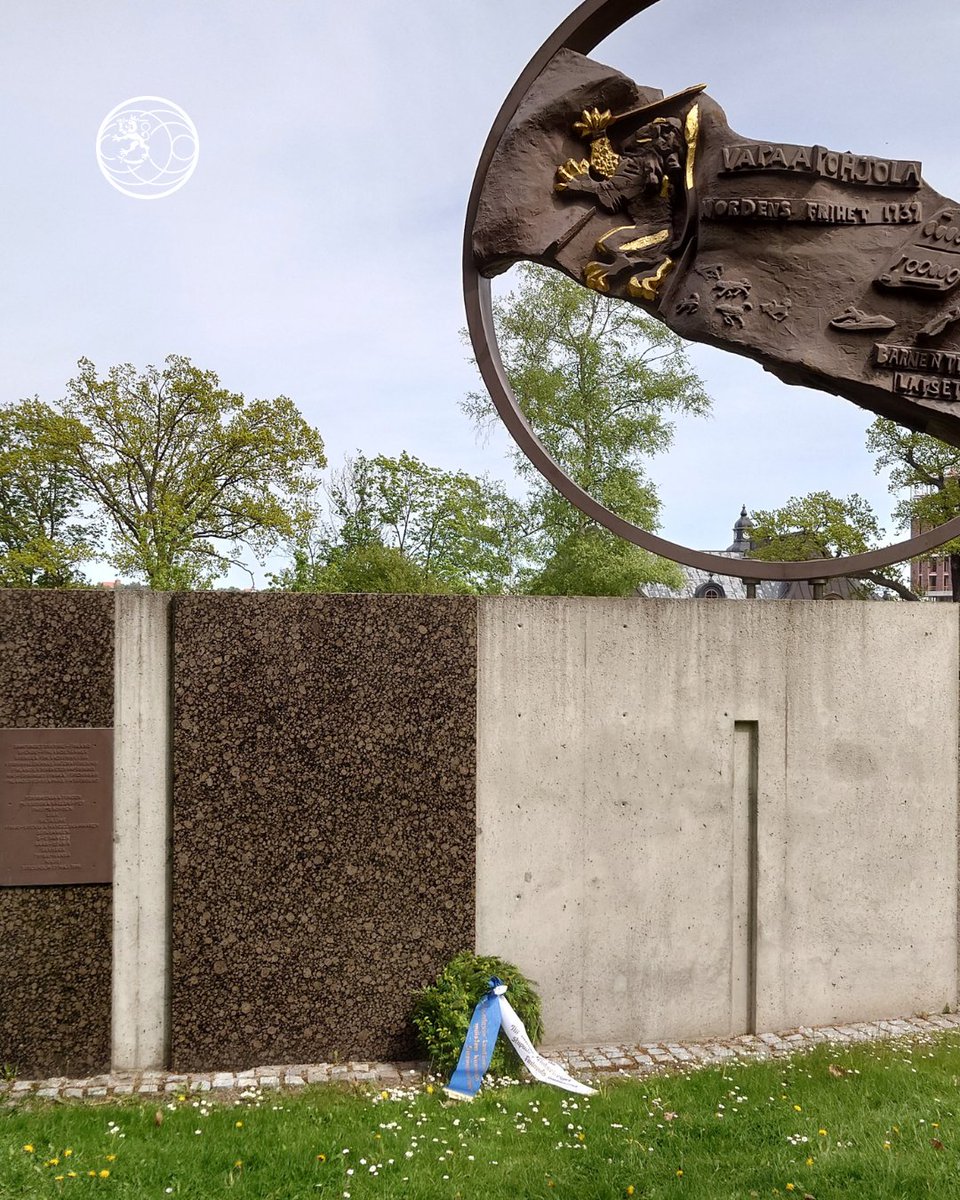 Finlands ambassad (@finambsthlm) on Twitter photo Finlands ambassad hedrade de stupades dag genom att lägga ned en krans vid Finlandsmonumentet på Gärdet på söndagen den 18 maj. De stupades dag uppmärksammas till minnet av de stupade i krigen 1939–1945. Finlands ambassad hedrade de stupades dag genom att lägga ned en krans vid Finlandsmonumentet på Gärdet på söndagen den 18 maj. De stupades dag uppmärksammas till minnet av de stupade i krigen 1939–1945.