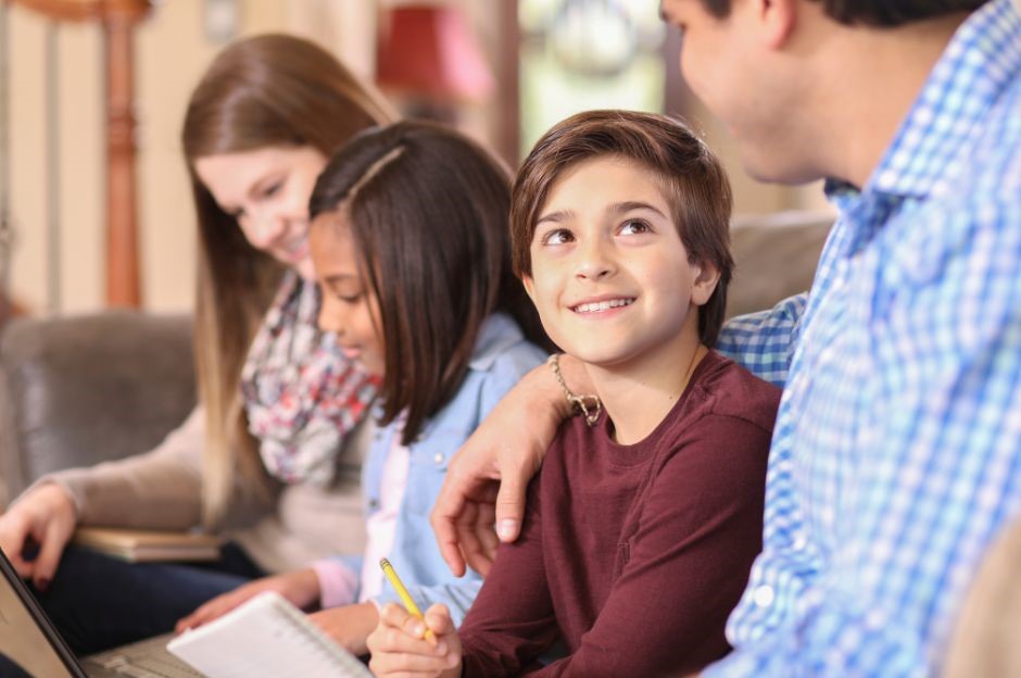 This #FosterCareFortnight we're celebrating the love, care and support provided by foster carers to children and young people in East Ayrshire.👧🏽👦🏼

Thinking of becoming a foster carer?

Click below to learn about financial support available. 👇🏻

is.gd/JYyHD2 👨🏻‍💻