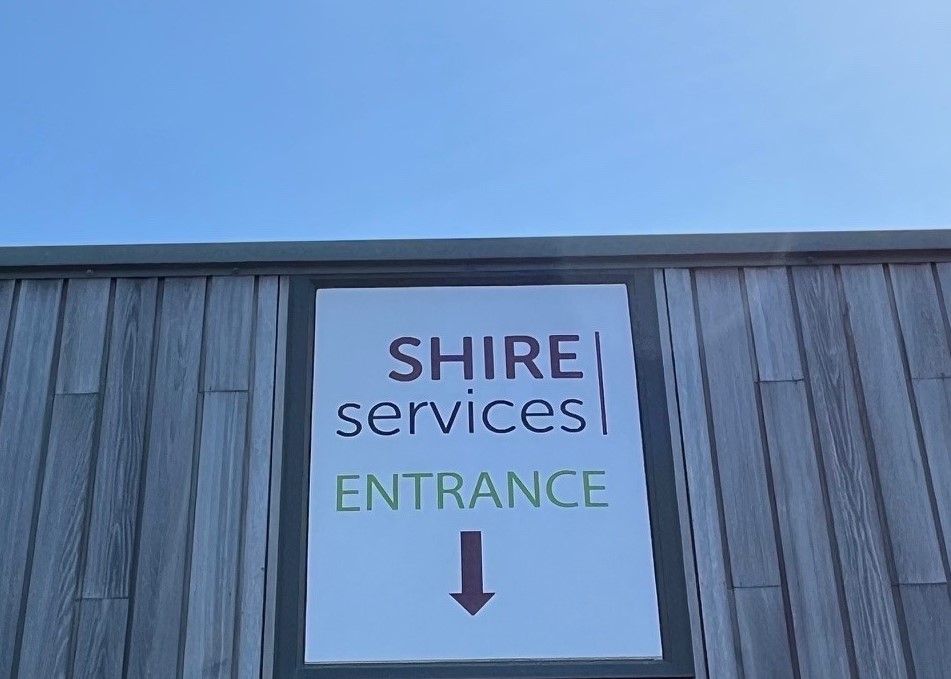 ShireServices's tweet image. ✨ Fresh new look ✨

Check out our shiny new signs showing our new entrance and office space (still at the Shropshire Food Enterprise Centre in Shrewsbury) 🎉

 Thank you @EPSPrinting - they look brilliant!

👇 
🔗 orlo.uk/PQKw0

#ShropshireBusiness #NewSigns