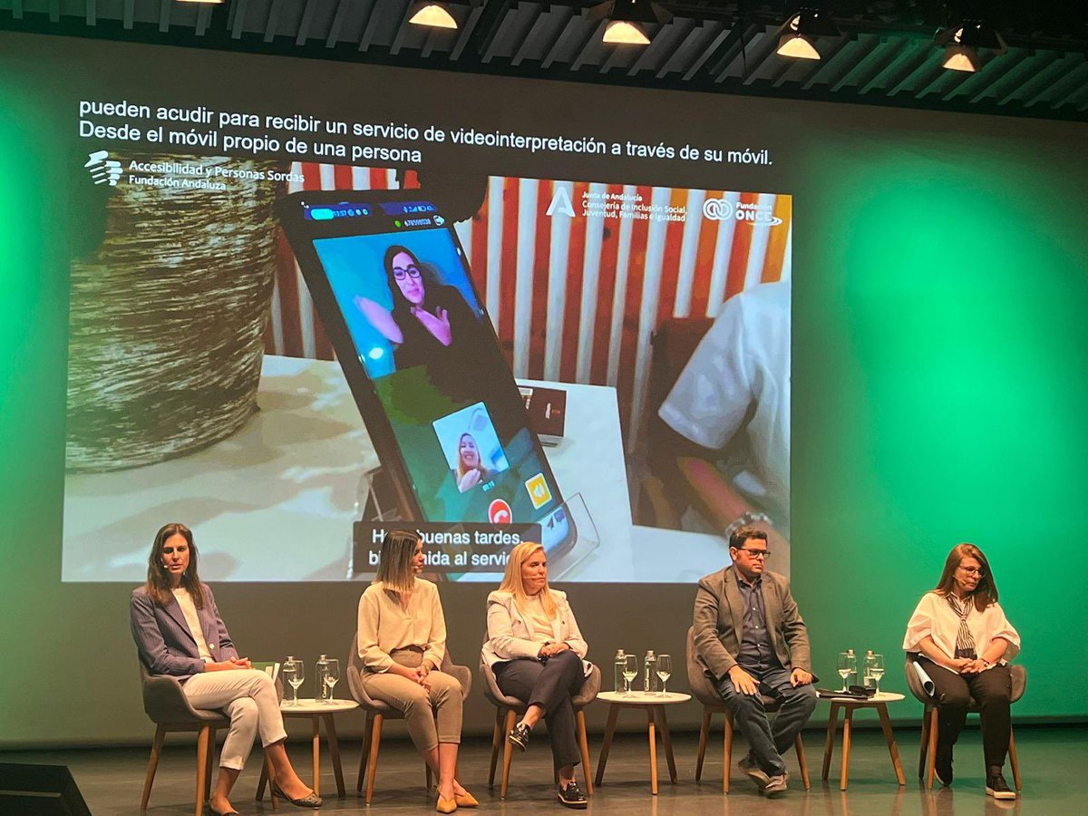 FACCpsordas's tweet photo. Rubén Raso, presidente de @FACCpsordas y @UnaSord_info , participo como ponente en la jornada de @@IgualdadAND en Sevilla, exigiendo accesibilidad en la salud para personas sordas. 🗣️ Reivindicó accesibilidad  de lengua de signos y comunicación efectiva, como marca el Decreto 119/2023. Sin accesibilidad, no hay salud universal ni derechos reales. 💪 #AccesibilidadYa
