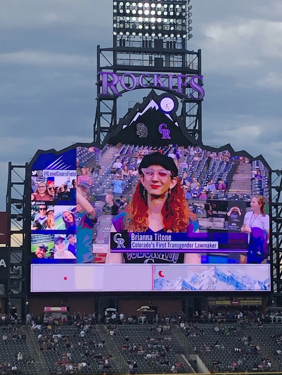 Thedukeisking's tweet image. This explains a lot