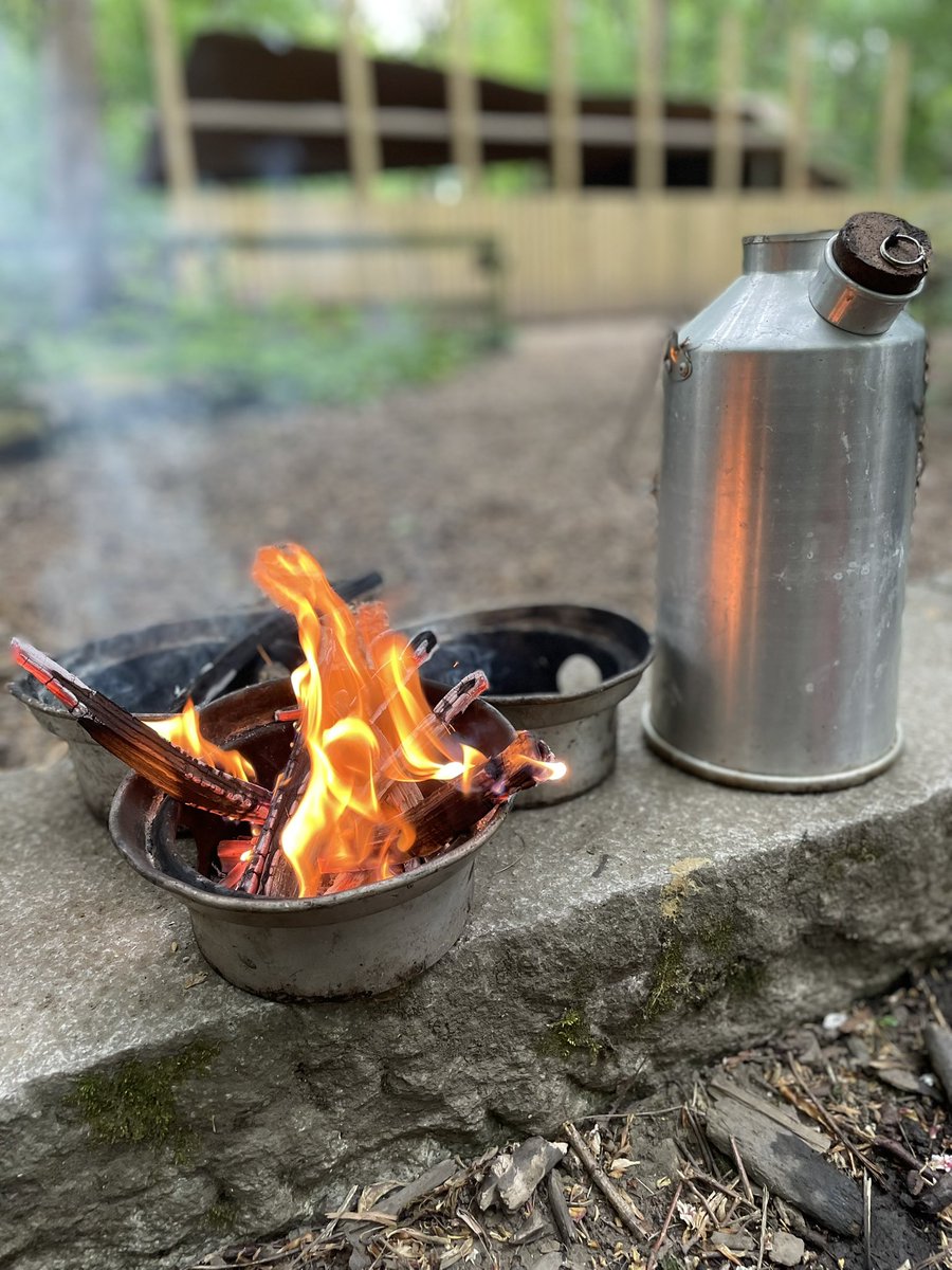 CliffeHouse's tweet image. Nice morning Saplings finding natural colours around the grounds, brewing up in the Kelly Kettles and making shelters. #outdoorlearning #earlyyears #nature #explore #discover @KirkleesCouncil @CLOtC