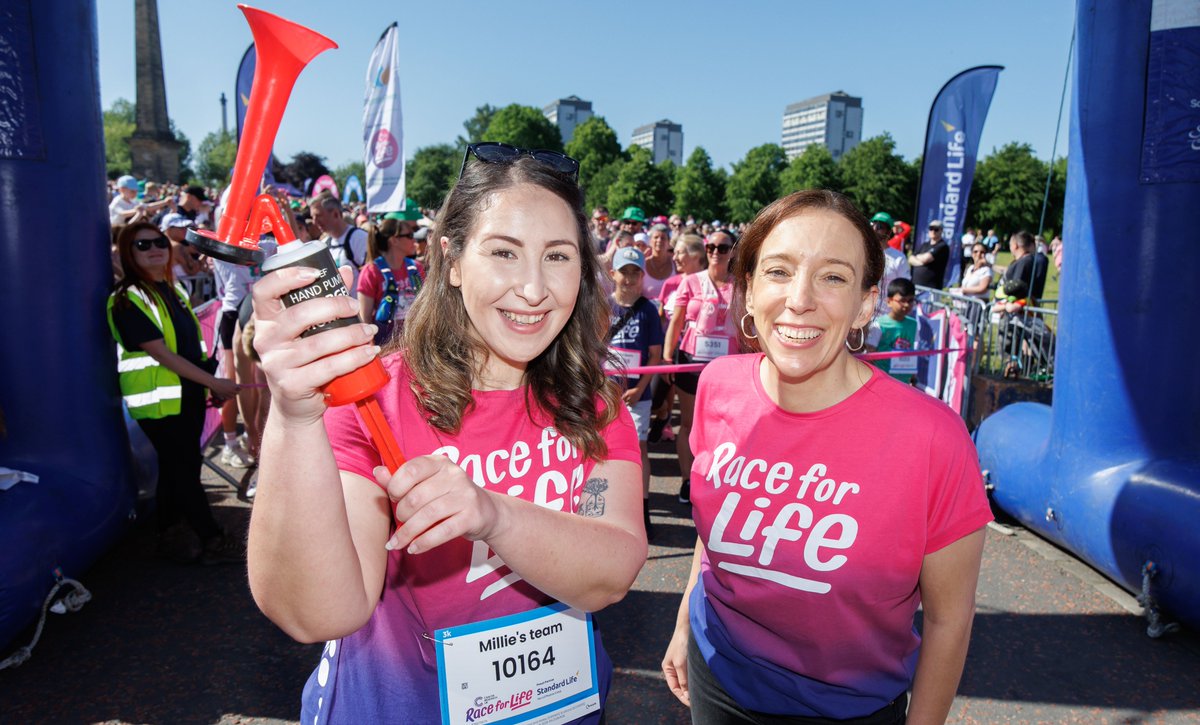 We're feeling some #Mondaymotivation reflecting on an incredible day at #RaceforLife Glasgow when more than £735,754 was raised for <a href="/CR_UK/">Cancer Research UK</a> to fund life-saving research.
Thank you Glasgow. 💙
📷Steve Welsh.