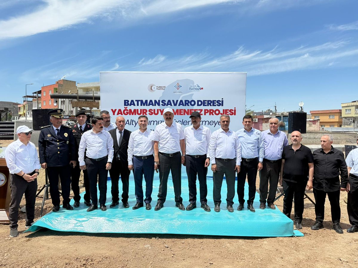 Belediyemizce yapılacak İluh Savaro Deresi Yağmur Suyu Menfez Projesi'nin açılışına katıldık. Geçmiş yıllarda yaşanan sel felaketlerinin acı tecrübeleriyle bir daha karşılaşmamak için bu projeyi önemsiyoruz.

Halkımızın can ve mal güvenliği her şeyden önce gelir.