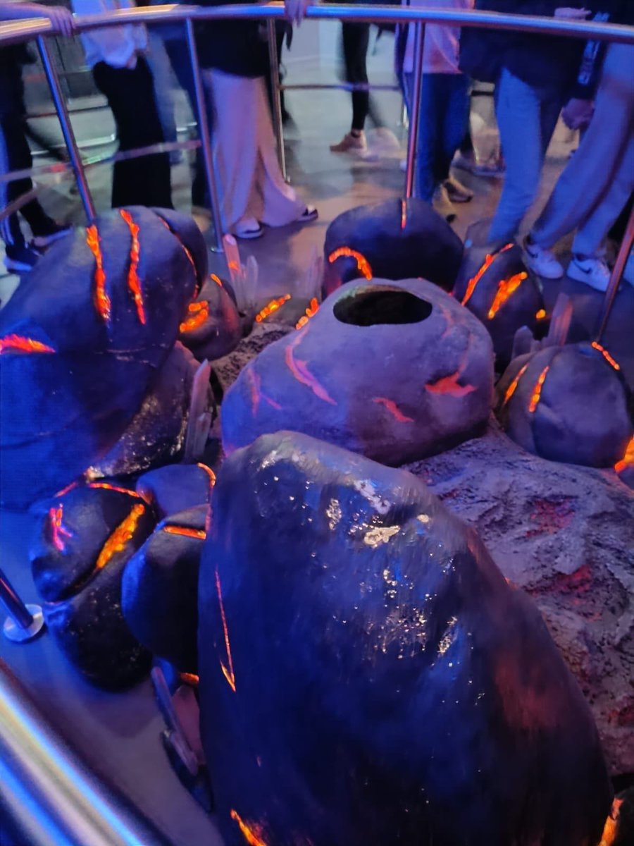 L'extraordinaire voyage ! Volez autour du monde et tout cela sans escale !
Comme un oiseau, vous planerez au-dessus de la Terre. Les pieds dans  le vide, vous traverserez les plus beaux endroits de la planète. Et le  monde n'aura aucune frontière pour vous.<a href="/futuroscope/">Futuroscope</a>