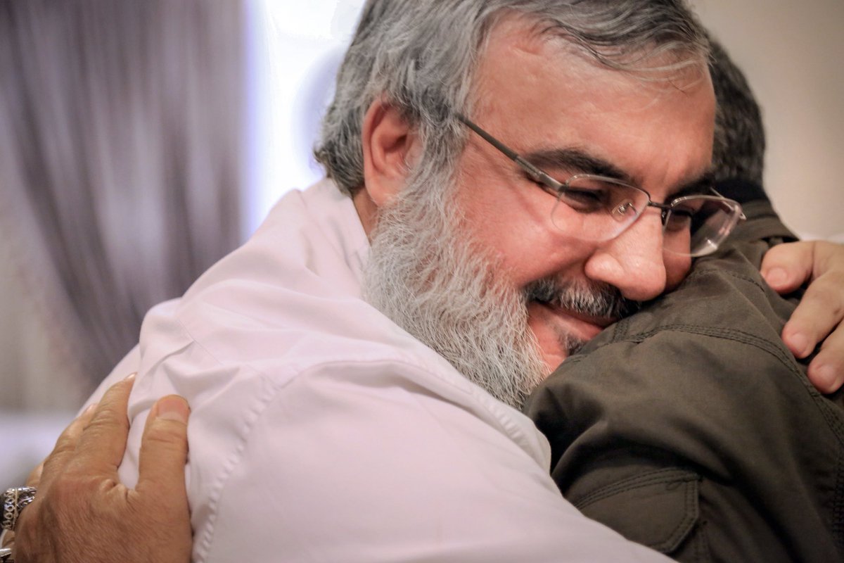 أحيا على ابتسامتك وأسمو بروحك يا كلّي والشّوق مراكب القلوب المشتاقة إلى عينيك
#انا_على_العهد