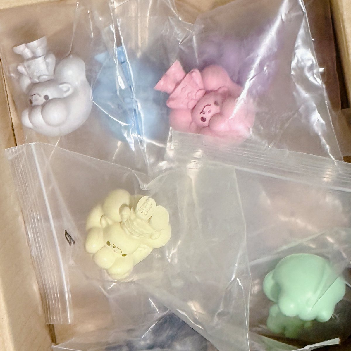 ตัวอย่าง gashapon mini coron มาแล้ว 🙊💛
คนที่รอน้องแบบสุ่ม ก็คือจัดให้แล้วนะคะ!
มี 1 ตัวก็น่ารัก แต่ถ้ามีหลายๆ ตัวก็จะยิ่งน่าร้ากกกกกก!!

เจอน้องๆ ได้ที่ #IFEXPO25 ที่แรกค่ะะ