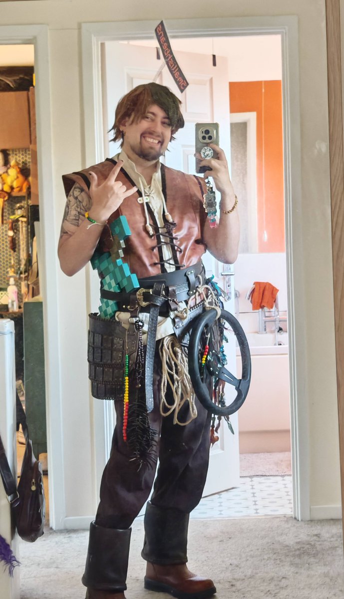 My <a href="/Smallishbeans/">Smallishbeans</a> Wild Life cosplay is READY for MCM (come find me, I have 🚦 pins)

#hermittwt #lifeseries