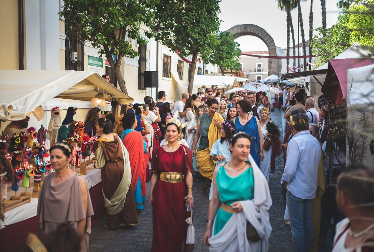 extremadura_tur's tweet photo. #Mérida vuelve a recrear su pasado romano durante toda la semana con #EmeritaLvdica. ¡Caracterízate y conviértete en ciudadano/a de la antigua Roma!

📌 Fiesta de Interés Turístico

🗓️ PROGRAMA 👇
https://t.co/5YUxHXErsc

@cultura_EXT @ayto_merida https://t.co/582tYJZazf