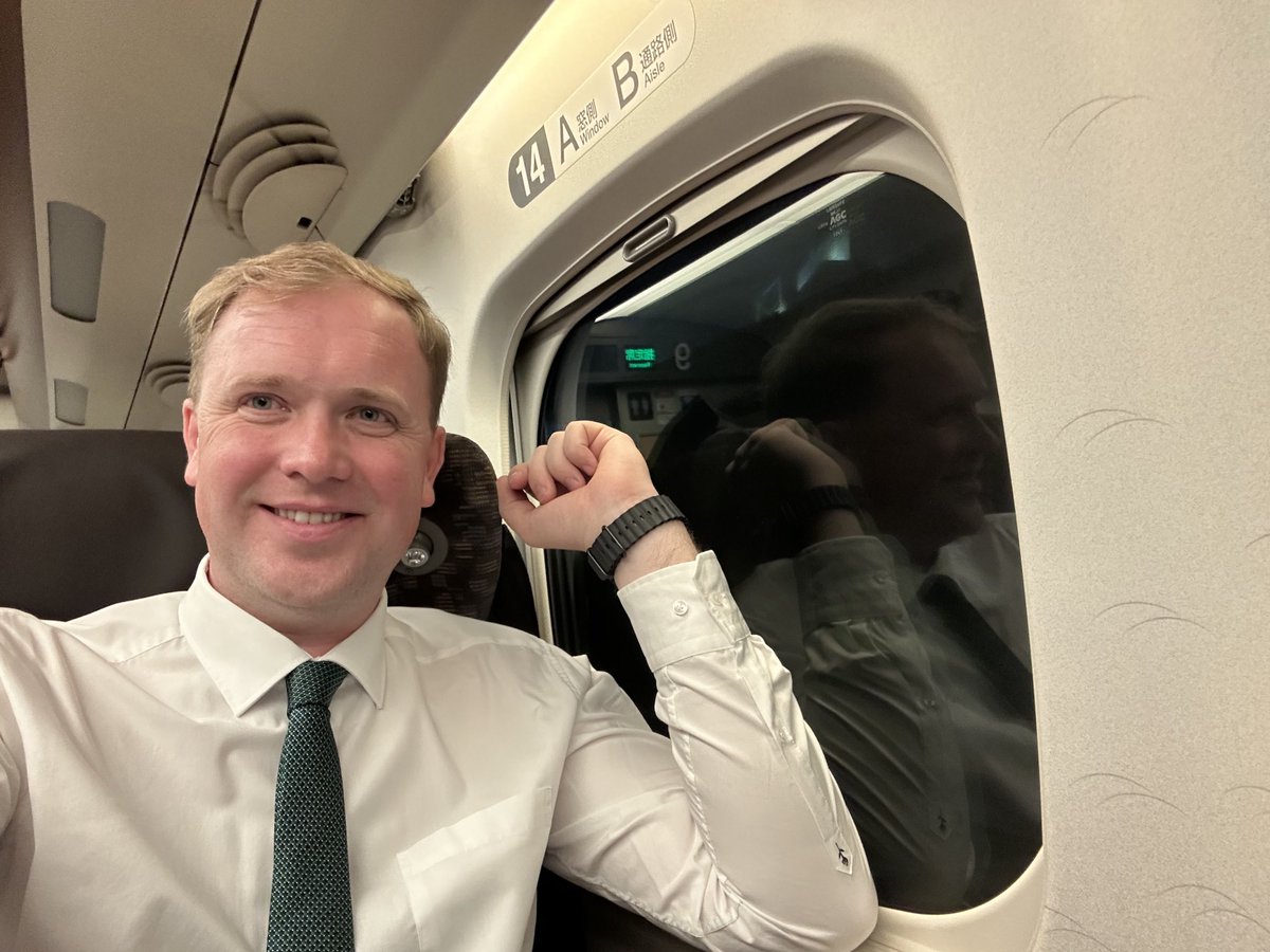 No Tokijas uz Osaku — vēsturiski lielākā Valsts prezidenta biznesa delegācijas vizīte Japānā turpinās. Šodien parakstīti sadarbības līgumi un vienošanās starp Latvijas un Japānas uzņēmumiem, stiprinot abu valstu ekonomiskās attiecības un veicinot jaunas investīciju iespējas.