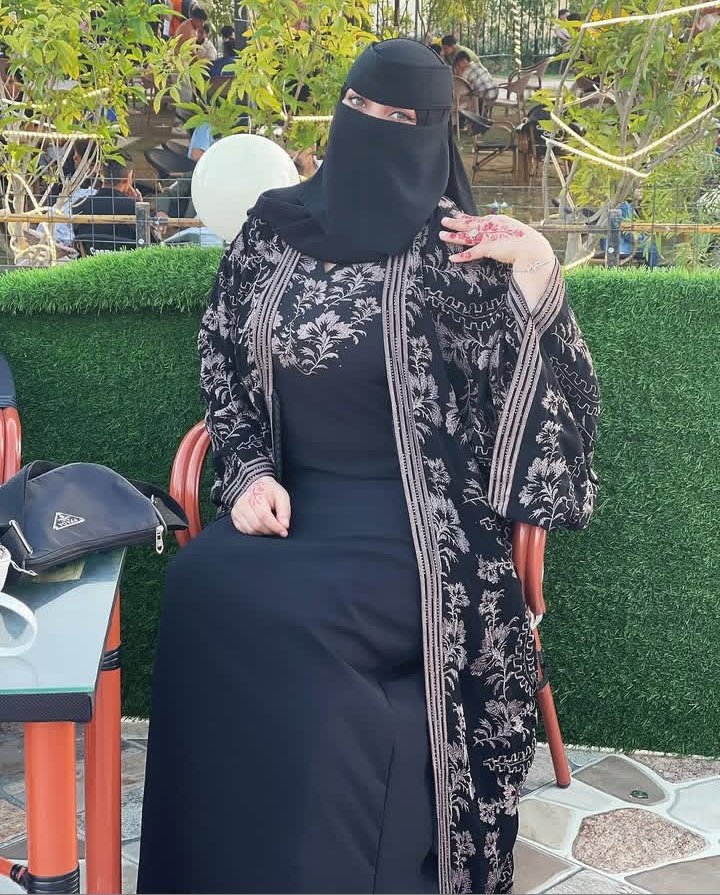 مساء الخير 💐💙
تحبون العطور؟
ولا تحبوني انا 😂