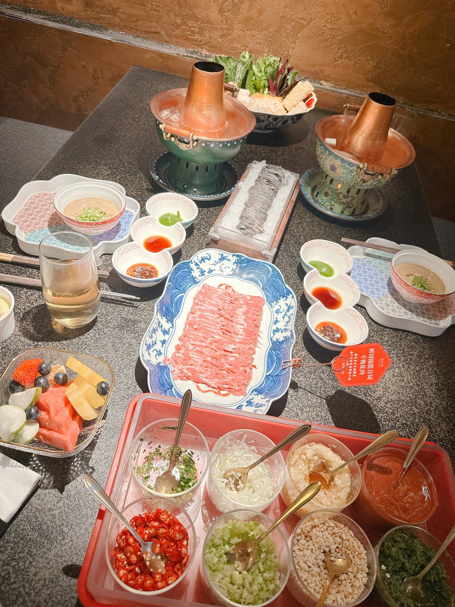 kai_h_2's tweet photo. 分享一下上周吃的美食，广州的北京料理这两家绝对是味道满意，火锅在广粤天地，烤鸭在流花展贸中心 https://t.co/y0iDiZvVvE