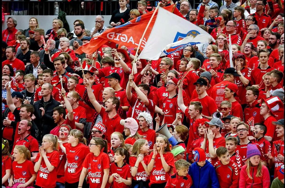 FANZONE OG RÚTA!!!!!
Úrslitaeinvígið hefst þriðjudaginn 20.maí. Við ætlum að byrja með látum fylla N1 Höllina. Fjörið byrjar á Ásvöllum og svo verður rúta þaðan fyrir stuðningsmenn.  Það verður Fanzone á Ásvöllum frá 17:00-18:30 en rútan fer kl 18:30