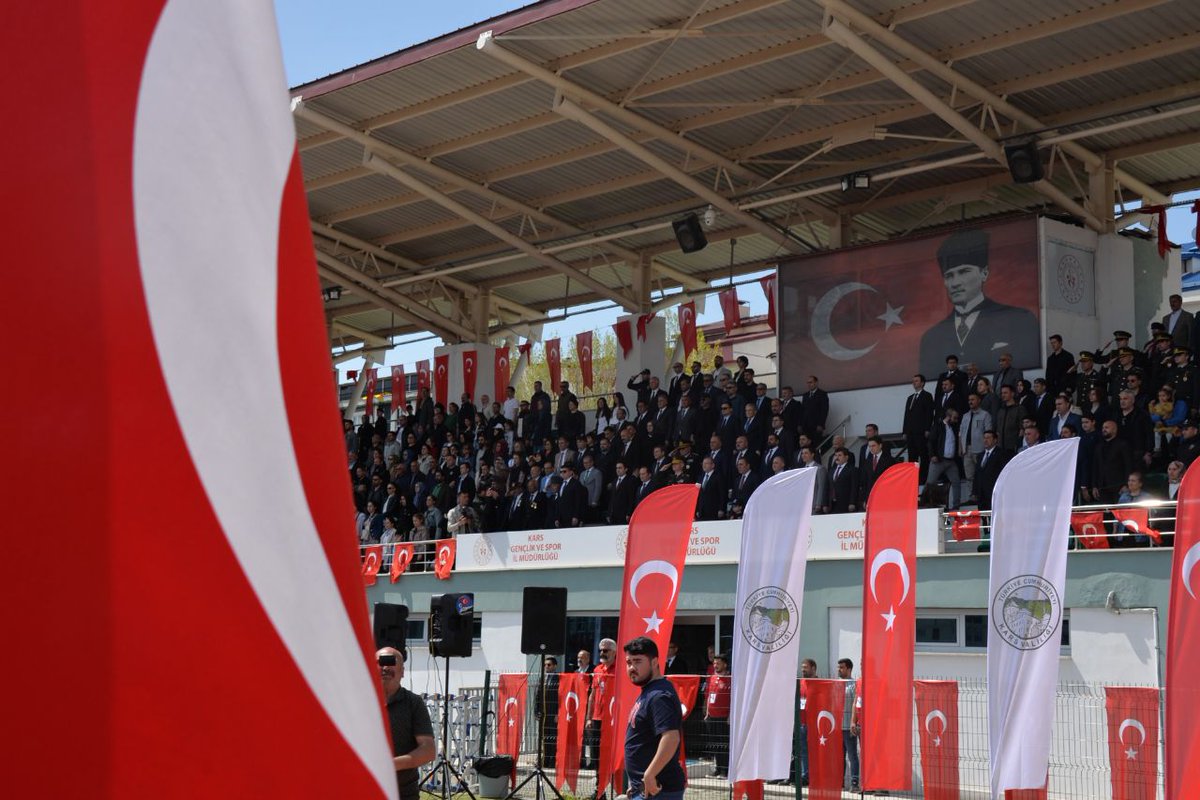 GSB_Kars's tweet photo. 🇹🇷 19 Mayıs Atatürk’ü Anma, Gençlik ve Spor Bayramımız kutlu olsun 🇹🇷

Gazi Mustafa Kemal Atatürk’ün Samsun’a çıkarak kurtuluş meşalesini yaktığı bu anlamlı günde, Kars Atletizm Sahasında coşkulu bir tören yaşadık.

#TürkiyeninGücüGençliği https://t.co/kcJu2mPrME