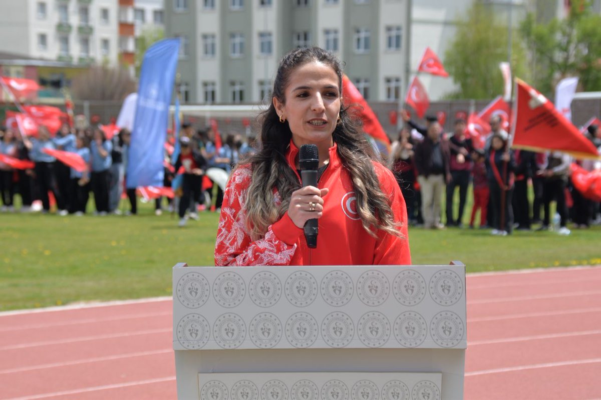 GSB_Kars's tweet photo. 🇹🇷 19 Mayıs Atatürk’ü Anma, Gençlik ve Spor Bayramımız kutlu olsun 🇹🇷

Gazi Mustafa Kemal Atatürk’ün Samsun’a çıkarak kurtuluş meşalesini yaktığı bu anlamlı günde, Kars Atletizm Sahasında coşkulu bir tören yaşadık.

#TürkiyeninGücüGençliği https://t.co/kcJu2mPrME