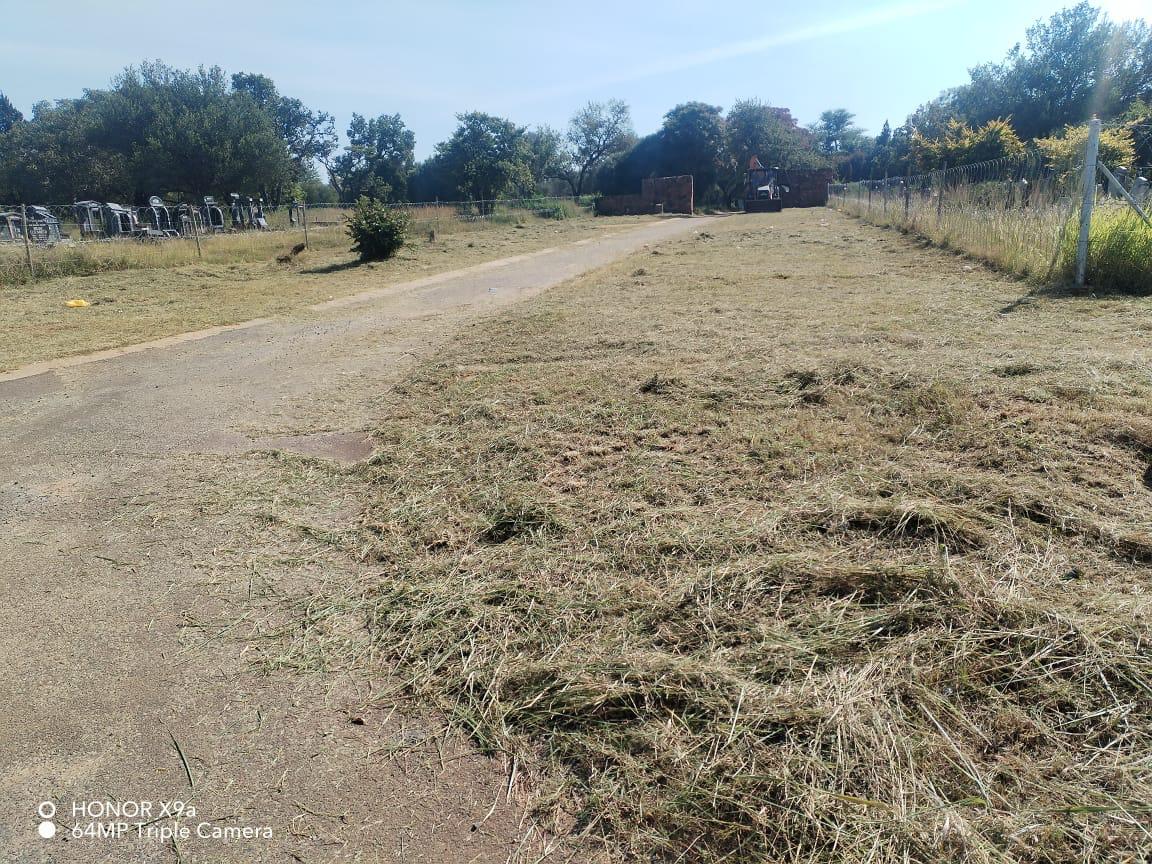 RustenburgLM's tweet photo. 📌Donkerhoek Cemetery Grass Cutting Completed
The Rustenburg Local Municipality has completed routine grass cutting at Donkerhoek Cemetery. This forms part of our broader commitment to dignified service delivery and community upkeep.
#AcceleratedDelivery #ServiceinMotion https://t.co/FeF1NzQd2U