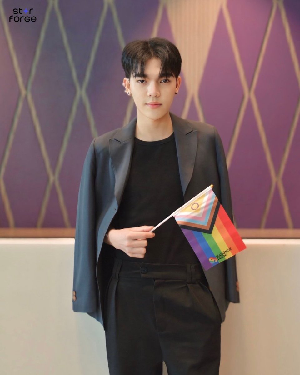 Starforgeoffice's tweet photo. เสื้อกั๊ก - ชัยพงษ์ ชูใจ ศิลปินจาก Starforge Entertainment

เข้าร่วมงานแถลงข่าวเปิดเทศกาล Bangkok Pride Festival 2025 🏳️‍🌈

งานเปิดเทศกาลที่จะจัดเต็มทุกรายละเอียด ทั้ง Forum-Awards-Parade-Party

#BangkokPride2025
#BangkokPrideParade2025
#StarForgeEntertainment https://t.co/GqS1rLWaxE