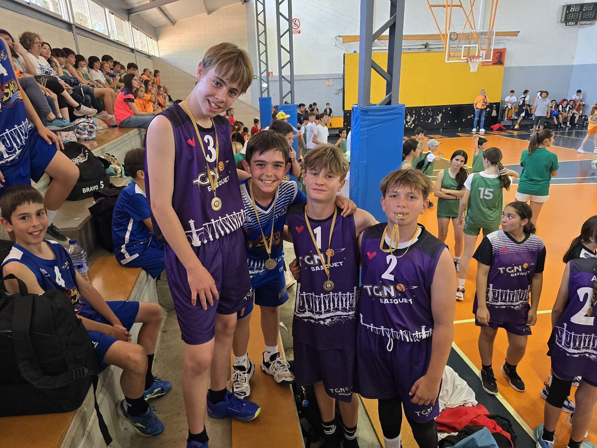 🧡11 equips del SACO i TGN han participat al Torneig de <a href="/baloncestoazua/">Baloncesto Dr Azua</a> a Saragossa.
💙Ha estat una experiència increïble pels infants.

🥳Gracias Azua por la organización y por acogernos tan bien en vuestro colegio.

GALERIA DE FOTOS⬇️
flic.kr/s/aHBqjCeDX8