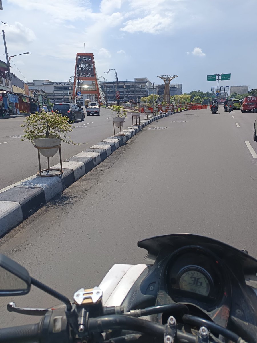 pasutri4232's tweet photo. Surabaya... Oh surabaya https://t.co/4HiUycYFP9