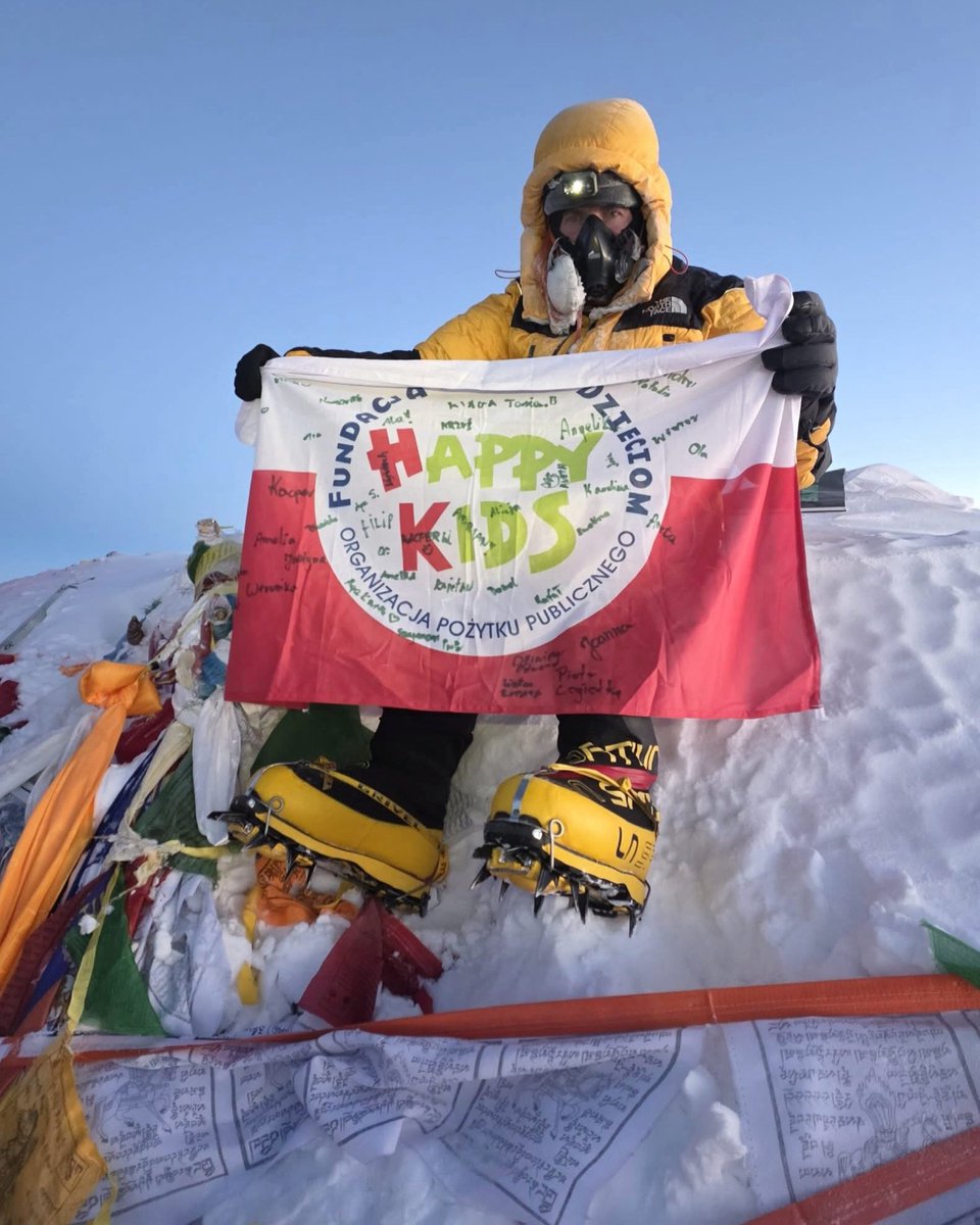 Michał Leksinski, a climber from Poland 🇵🇱 , reached the summit of the world’s highest peak, Mt. Everest (Sagarmatha), at 8,848.86 meters on May 18, 2025, as part of the Seven Summit Treks Everest Expedition.

Congratulations! 🙏🙏🙏 

#sst #sevensummittreks #8000er #8000m
