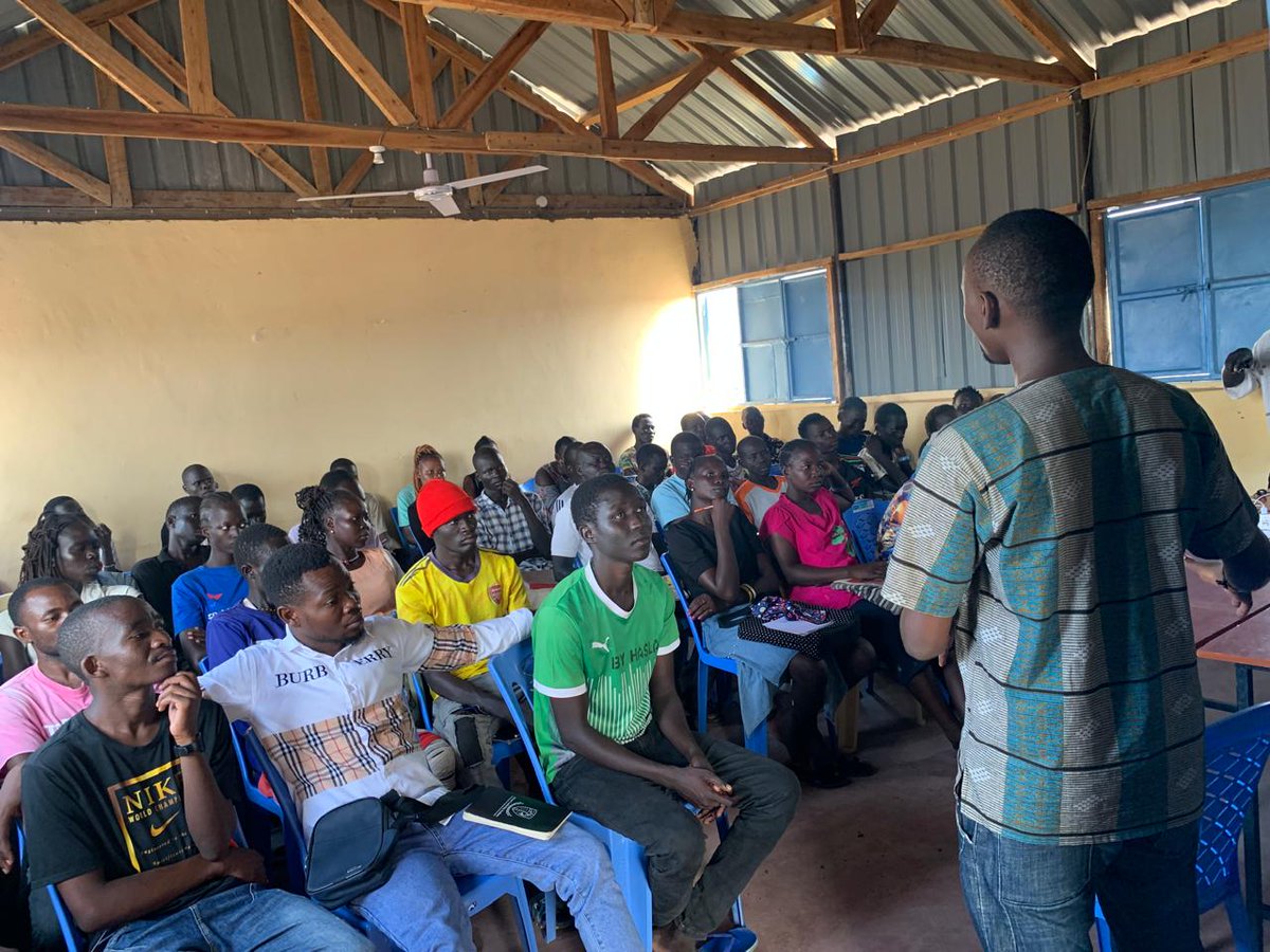 RES_ProjectKE's tweet photo. Moments from our recent career empowerment session!

We had an inspiring time engaging with job seekers in a hands-on session focused on CV writing, interview preparation, and job application strategies.

@CareersKenya  @nea_kenya  @IloProspects https://t.co/6b4HugAeRk