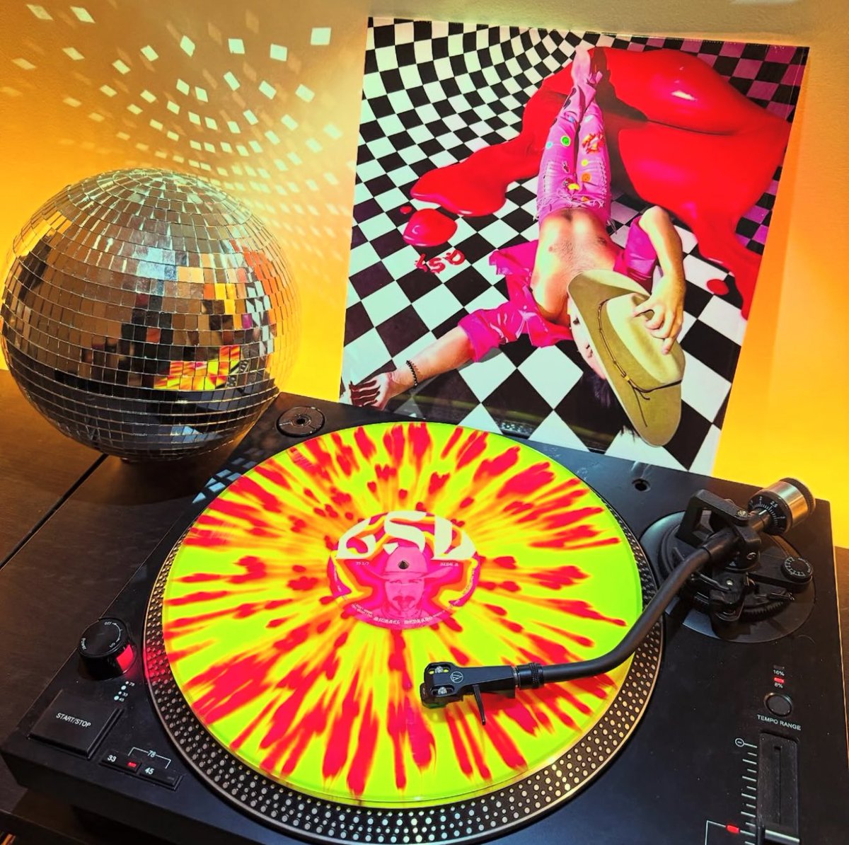 Matthew_Leslie's tweet photo. They sound as amazing as they look @stachepapi #michaelmedrano #lovesexdrug and #penthouse #stachepspi https://t.co/eZKinUgppo