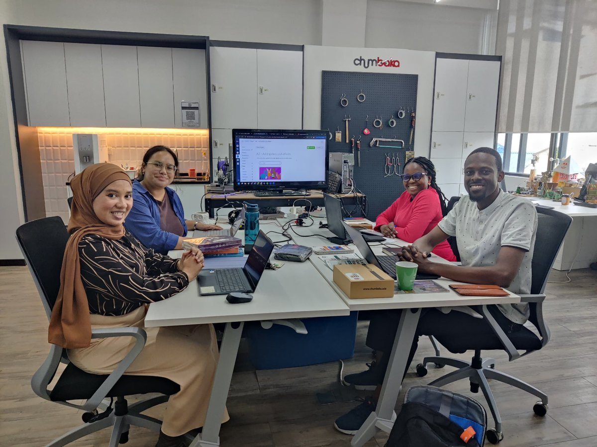 1billionafrica's tweet image. In 2017, through our collaboration with Move The World, we promoted intercultural learning for over 60 young learners in Ghana and the UK.

In 2020, with Dext Technologies, we trained 1,000 students in Hwidiem, Ahafo, using the innovative #ScienceSet kits.