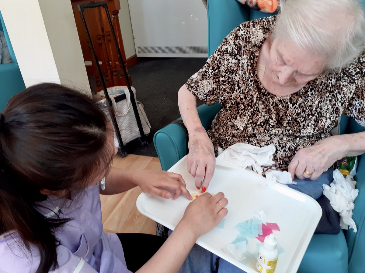 OrielCareHome's tweet photo. Last week, our ladies got creative with art using a medium they haven’t tried before - tissue paper! 👩🏻‍🎨

With help from our lovely staff, the group decided to make brooches in different colours, and floral designs using tissue paper and card. 🌸🌻

#carehome #artandcrafts #art https://t.co/u5RKfXTIkI