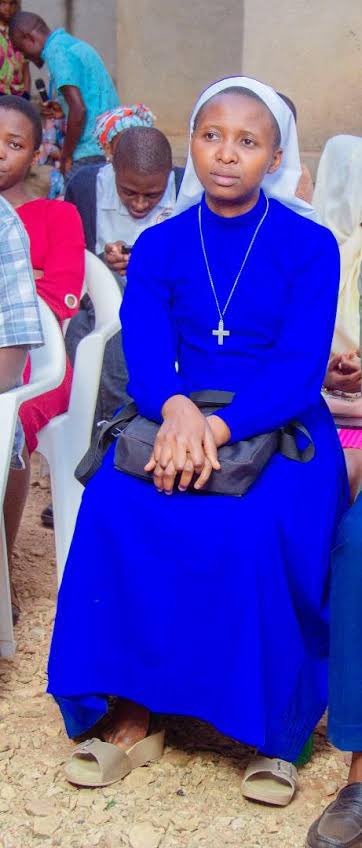 Outre M’zee Munzihirwa dont nous continuons à prier pour la béatification, parmi les personnes que je considère « martyres » et que j’aimerais voir l’Eglise élever à la gloire des autels, il y a Thérèse Kapangala Dechade et la sœur Marie-Sylvie Kavuke Vakatsuraki.

Thérèse