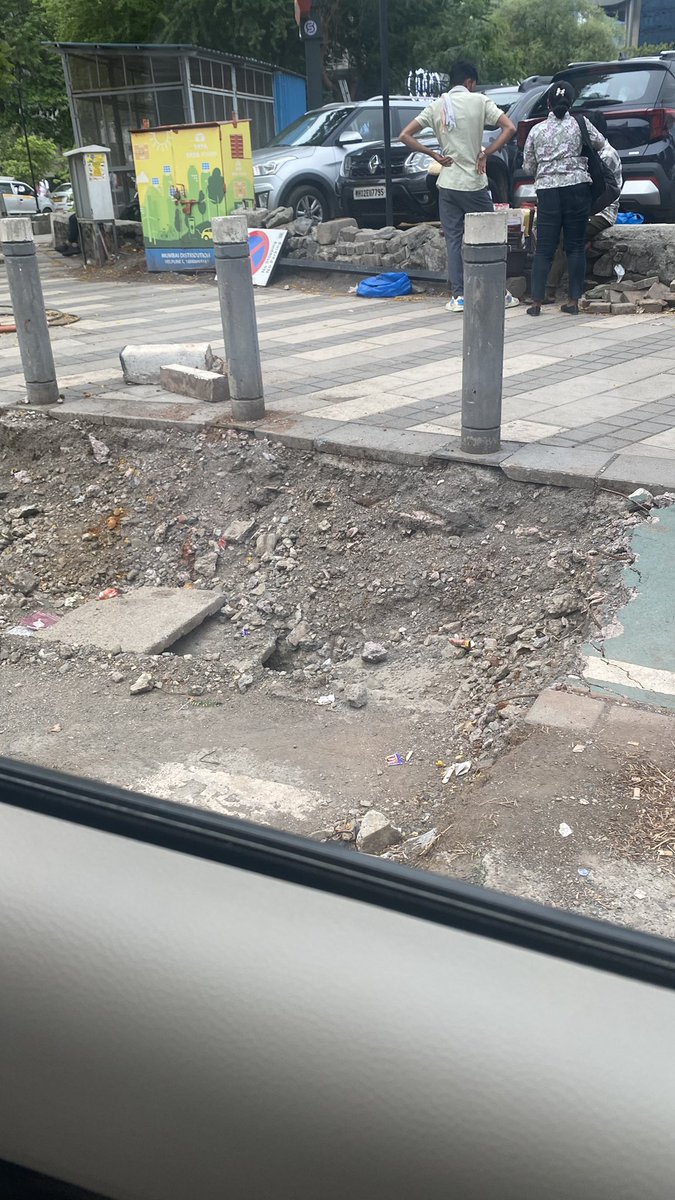 Kbelani's tweet photo. Hey @mybmc @CMOMaharashtra why have we dug this part of the road in BKC and sitting on it waiting for disaster to strike. Why can’t things get moving quickly considering monsoons are around the corner? https://t.co/HkXpxR426h