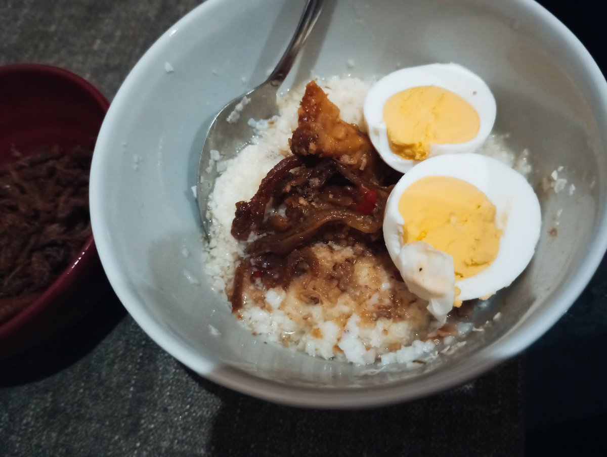 NPingitz's tweet photo. Tak ada bedanya makanan masyarakat kelas bawah
dan orang malas
Sama- sama sederhana
Dan sama- sama ala kadarnya
.
.
Selamat makmal ya
#ifh210
#bubur https://t.co/VPq7FMLHxf